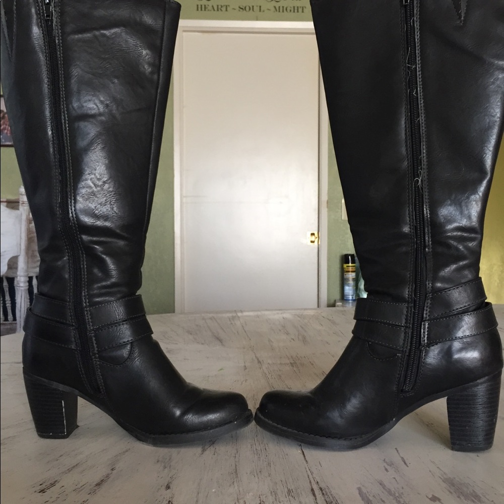 Size 6 black heeled boots